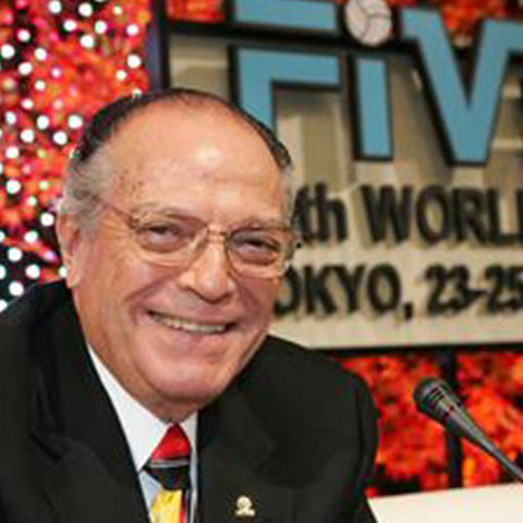 Dr. Ruben Acosta es elegido nuevo presidente de la FIVB