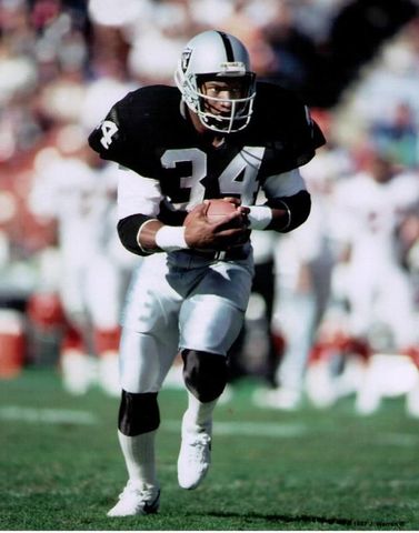 Bo Jackson Ready to Sign With Raiders