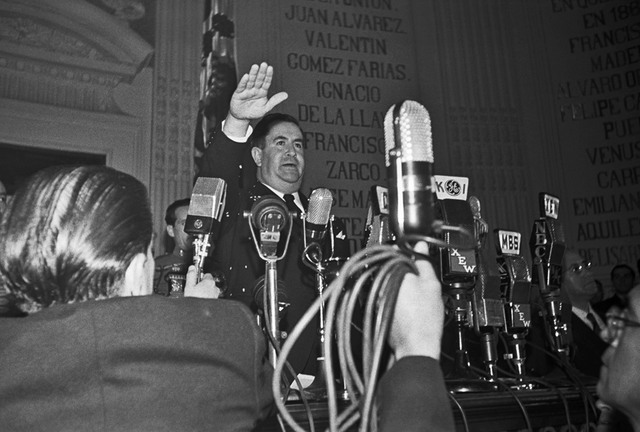 Toma de posesión de Avila Camacho.