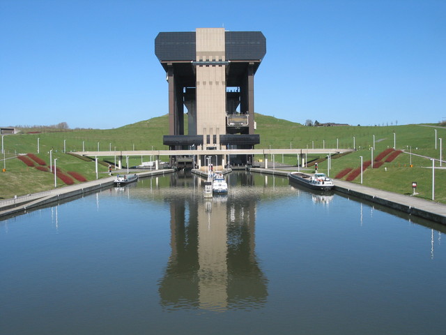 ASCENSOR NAVAL MÉS GRAN DEL MÓN