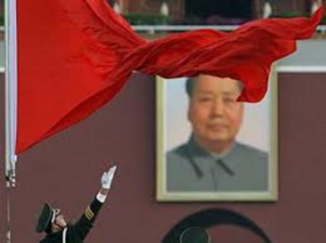 Es proclama la República Popular Xina, amb Mao com a president