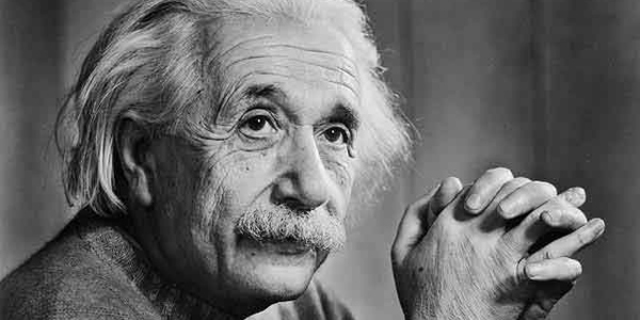 Albert Einstein spiega la sua teoria della relatività