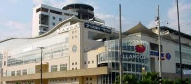 Desarrollo y Construcción del Centro Comercial Llanocentro