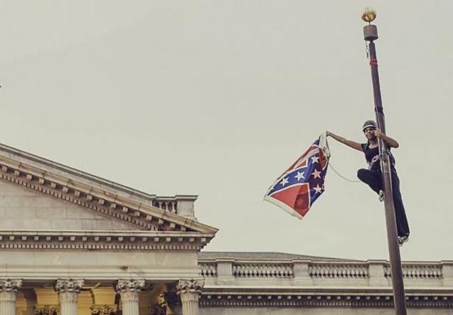 South Carolina Takes Down Confederate Flag