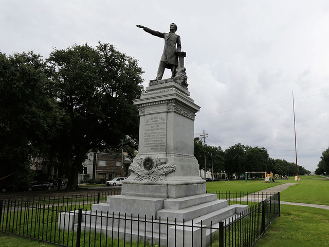 New Orleans Removes 3 Confederate Statues