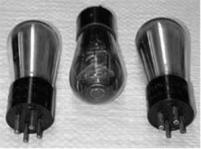 Primera generación: Válvulas de vacío