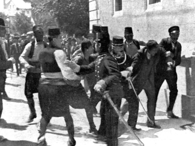 " Membro contra a influencia austriaca nos balcãs sendo preso por assassinar o arquiduque"
