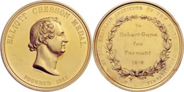 Gana medalla Elliot Cresson.