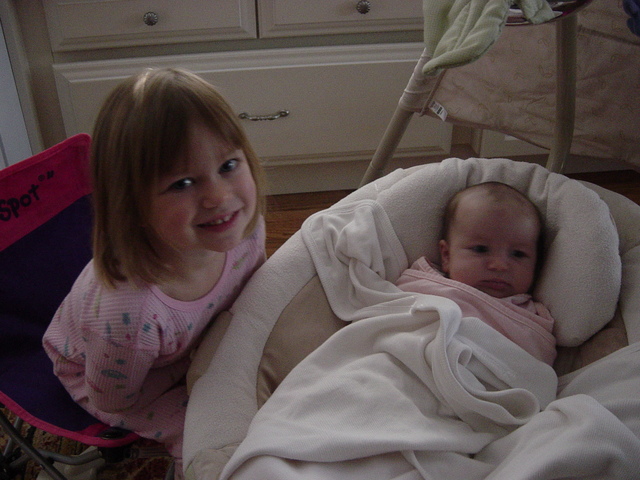 En dos mil cinco, mi hermanita nació.