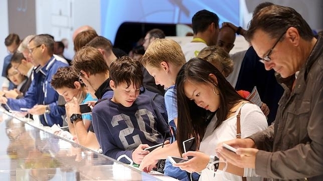 Personas que se van uniendo a el internet