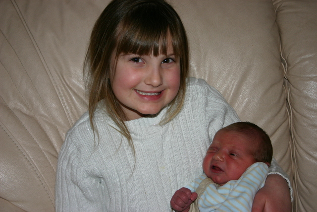 Mi hermano nació en nueva york.