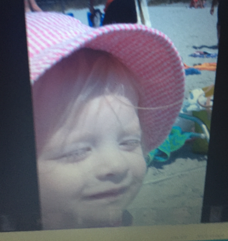 Mi familia y yo fuimos la playa y yo nadé.