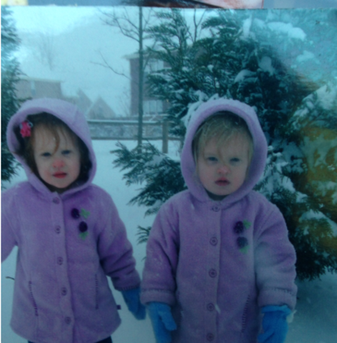 Mi hermana y yo quisimos la nieve y jugamos juntos!