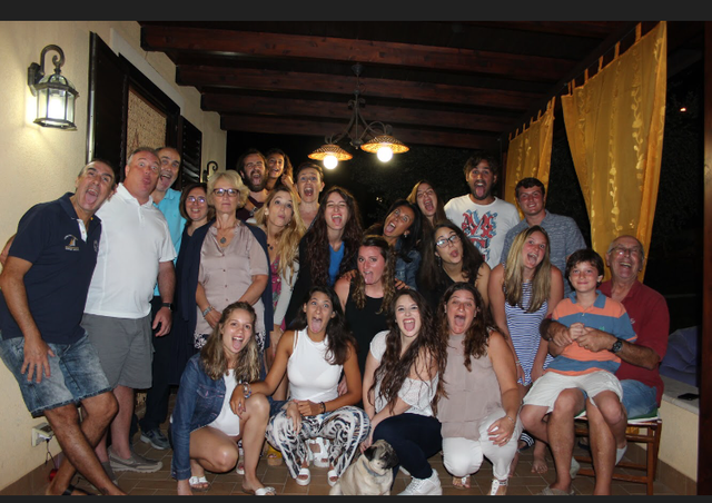 Fui a italia para visitar mi familia.