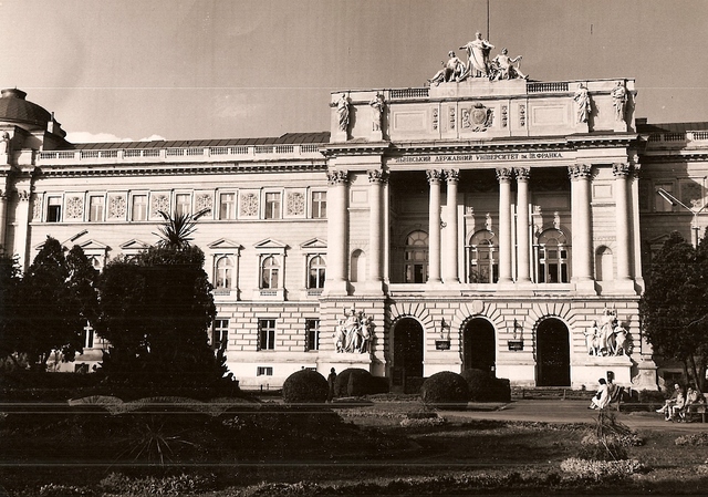 Se crea la primera institución de educación superior a distancia