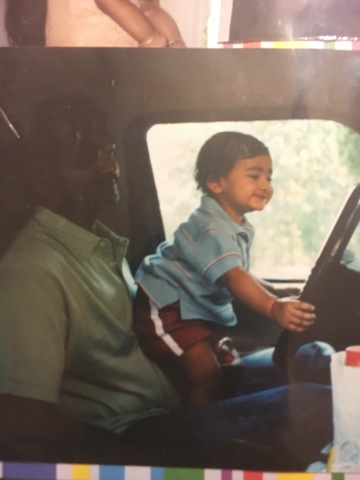 Mi papá me eseñó comó conducir.