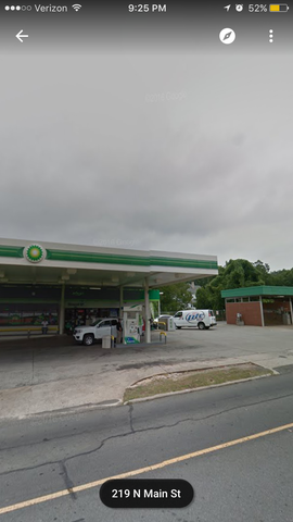 Mis padres compraron un estacion de servicio.