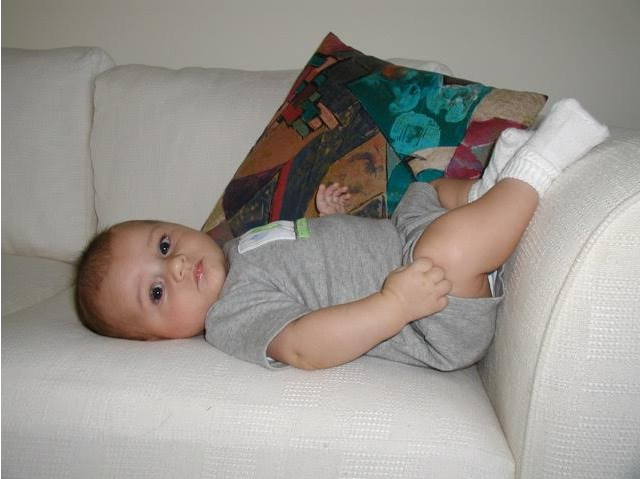 Nací en Ann Arbor, Michigan en el 26 de Abril. No supe como usar una silla a este momento.