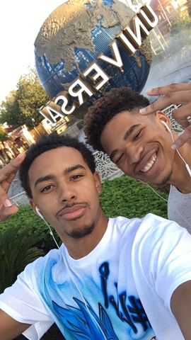 Mi hermano y yo fuimos a Universal Studios para primero vez