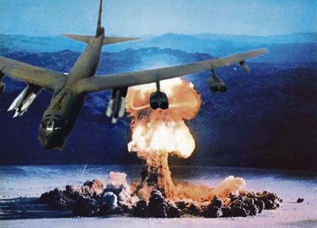 POLÍTICO:Lanzamiento de la bomba atómica en Hiroshima y Nagasaki.