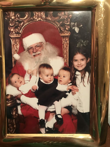 2002- Mis hermanos y yo celebramos primero navidad.