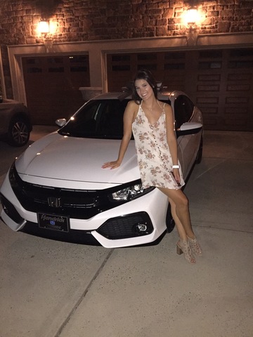 Recibí un coche para mi cumpleaños de quince.