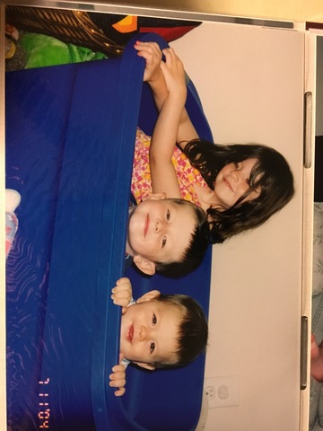 Mi hermono Nació en 2003