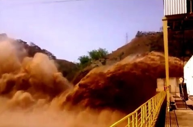 Rompimento da barragem