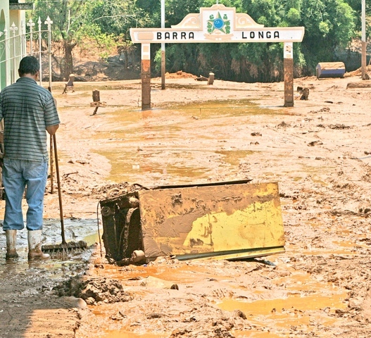 Lama chega até Barra Longa