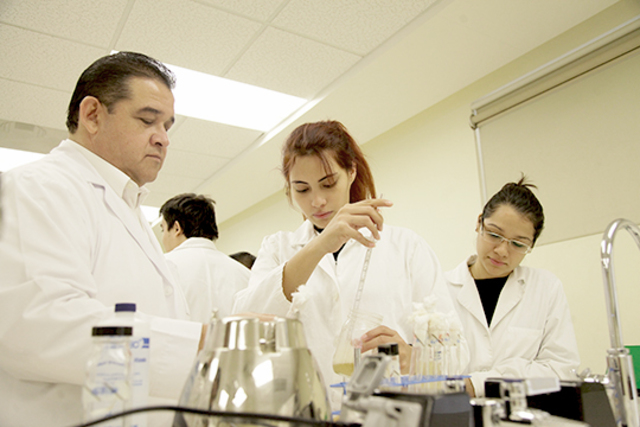 Se modifica el nombre a "Químico Bacteriólogo Parasitólogo"