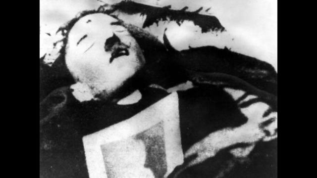 Hitler se suicida