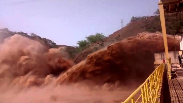 Rompimento da Barragem de Fundão