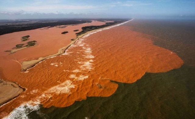 A lama chega ao mar do Espírito Santo