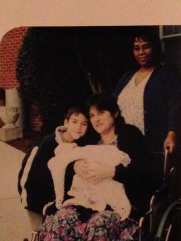 Yo llegué a casa del hospital con mi familia.