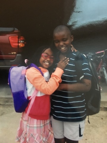 Fui a mi primera dia de escuela con mi hermano.