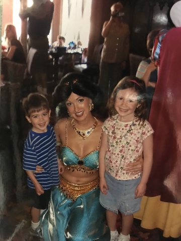 Mi familia y yo fuimos al Disney.