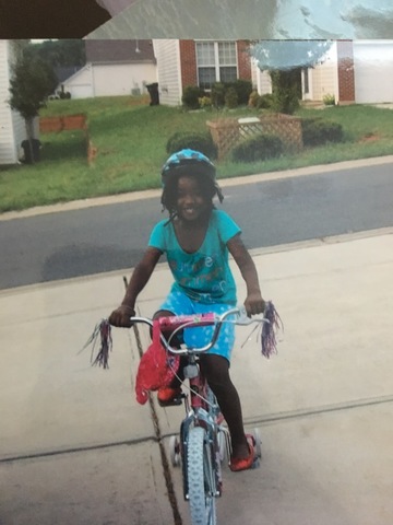 Mis padres me enseñaron a montar un bicicleta cuando tuve nueve años.