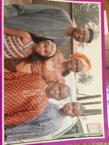 Mi familia y yo fuimos a Nigeria para vimos mi primos y tios.