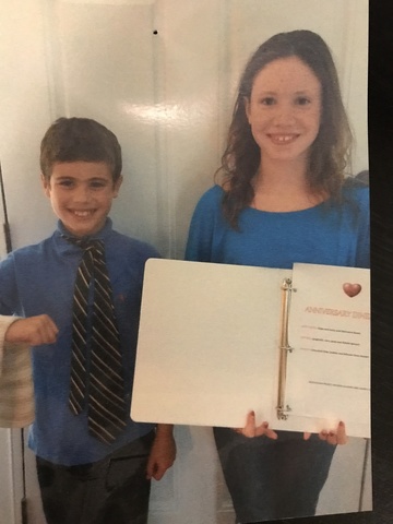 Mi hermano y yo hicimos cena para mis padres.