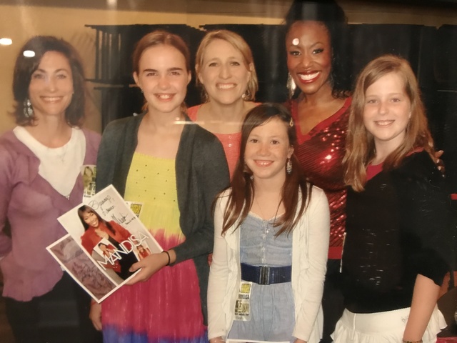 Mis amigas, mi madre y yo fuimos al concierto.