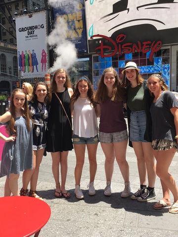 Mis amigas, mamas y yo fuimos al NYC para nos cumpleaños de 16.