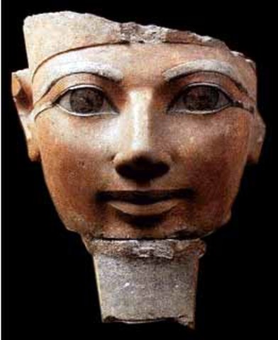Inicia el reinado de Hatshepsut.