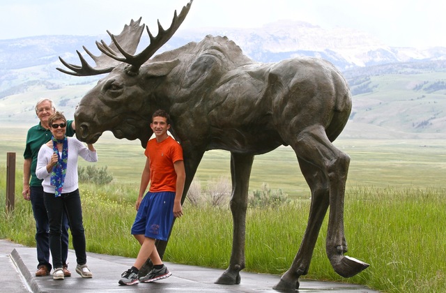 mis abuelos y yo fuimos a yellowstone parque nacional para vacaciones