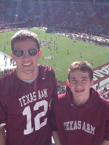 mis padres llevaron a mi hermano y yo a nuestro primer juego de Texas A & M