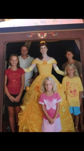 Yo vi una princesa en Disney World con mi familia.