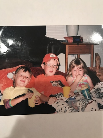 Yo pasé tiempo con mi primo en la casa de mi familia.