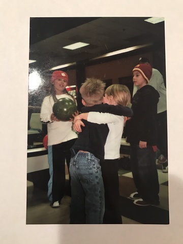 Yo jugué con los bolos en los vacaciones con los amigos de mi familia.