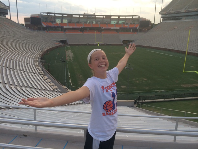 Yo visité la universidad de Clemson y fui al estadio de fútbol Americano.
