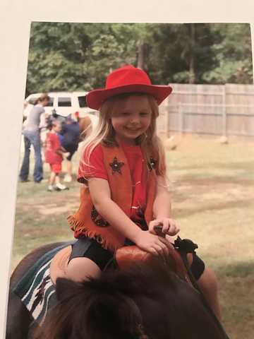Yo monté un caballo en la tarde con mi hermana y mi madre.