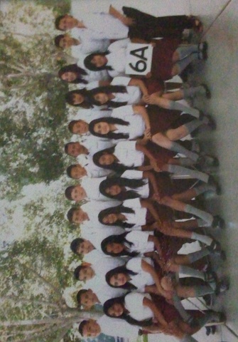 Foto grupal de la graduación de primaria